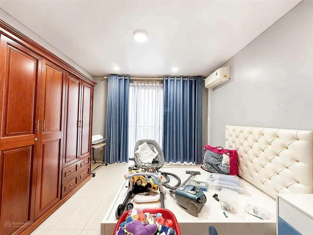 Nhà phố ngang rộng 6m x19m  4 tầng  2 mặt tiền đường 8m thông  đường bờ sông tham lương bến cát