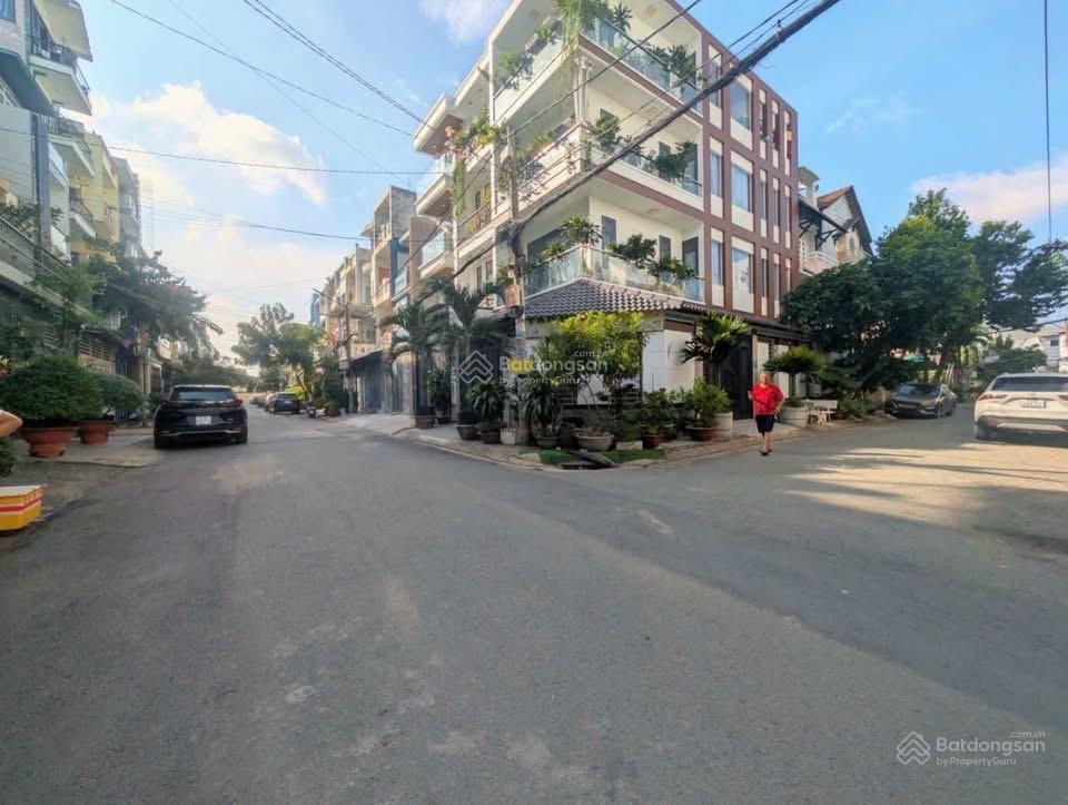 Nhà phố ngang rộng 6m x19m  4 tầng  2 mặt tiền đường 8m thông  đường bờ sông tham lương bến cát
