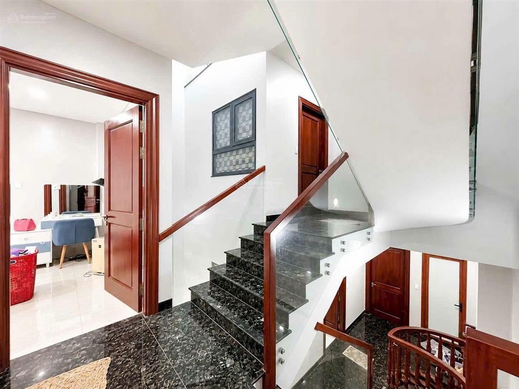 Nhà phố ngang rộng 6m x19m  4 tầng  2 mặt tiền đường 8m thông  đường bờ sông tham lương bến cát