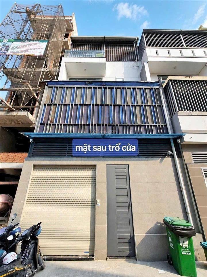 Nhà phố ngang rộng 6m x19m  4 tầng  2 mặt tiền đường 8m thông  đường bờ sông tham lương bến cát