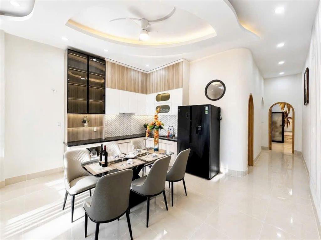 Nhà mới full nội thất dt 81m2 ngang rộng 5m x16  có 4 phòng ngủ  có phòng ngủ trệt  giá 6,79 tỷ!