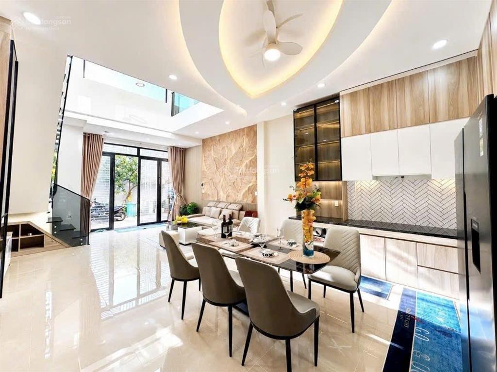 Nhà mới full nội thất dt 81m2 ngang rộng 5m x16  có 4 phòng ngủ  có phòng ngủ trệt  giá 6,79 tỷ!