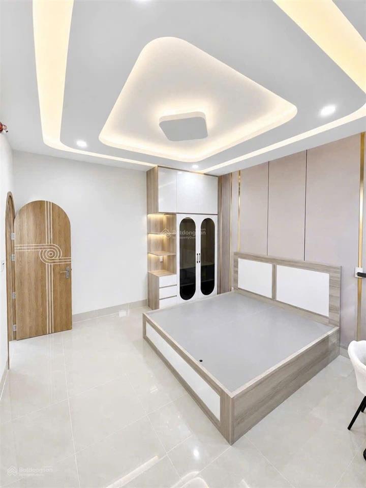Nhà mới full nội thất dt 81m2 ngang rộng 5m x16  có 4 phòng ngủ  có phòng ngủ trệt  giá 6,79 tỷ!
