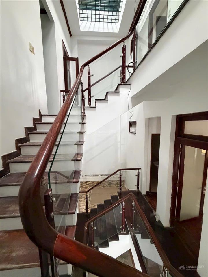 Chuyển nhượng biệt thự một đời chủ  p7 gò vấp 7x15m, 1 hầm 4 lầu, đường trước nhà 8m.