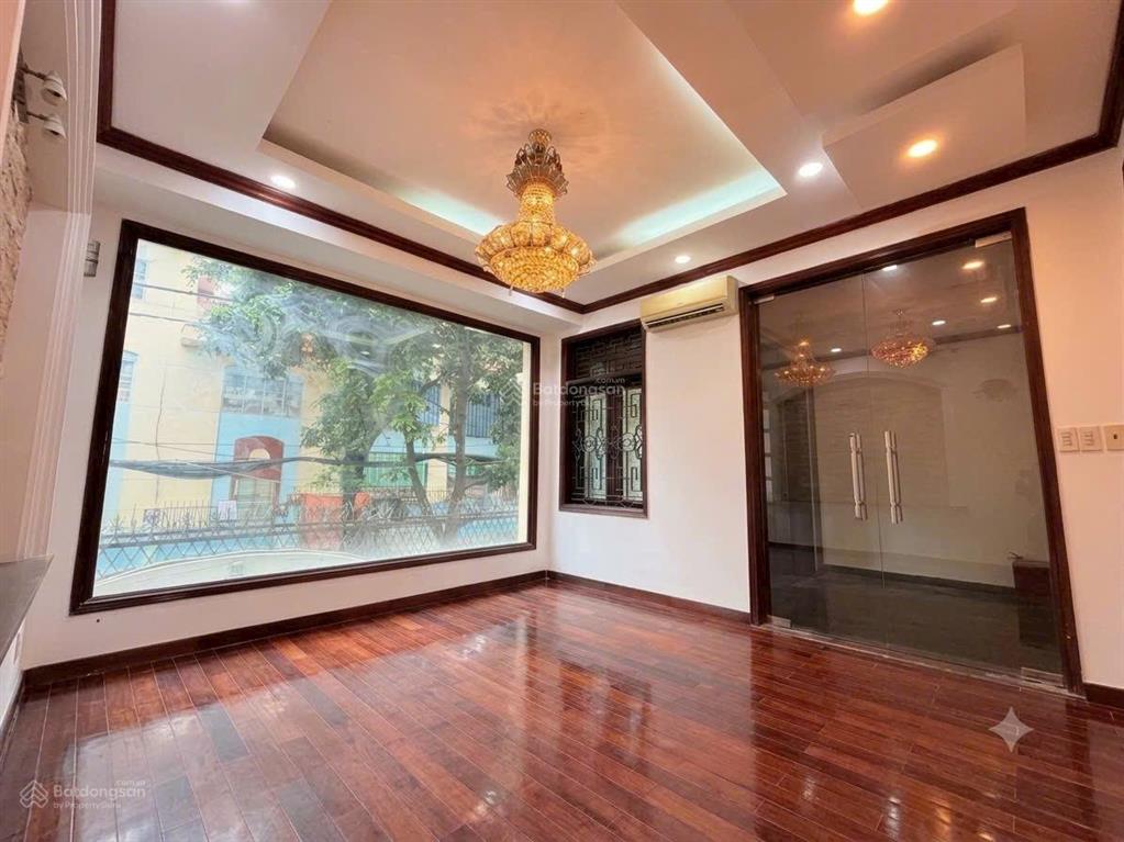 Chuyển nhượng biệt thự một đời chủ  p7 gò vấp 7x15m, 1 hầm 4 lầu, đường trước nhà 8m.