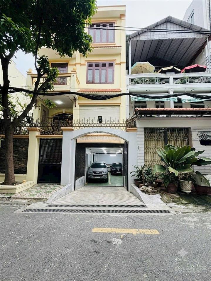 Chuyển nhượng biệt thự một đời chủ  p7 gò vấp 7x15m, 1 hầm 4 lầu, đường trước nhà 8m.