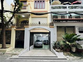 Chuyển nhượng biệt thự một đời chủ  p7 gò vấp 7x15m, 1 hầm 4 lầu, đường trước nhà 8m.
