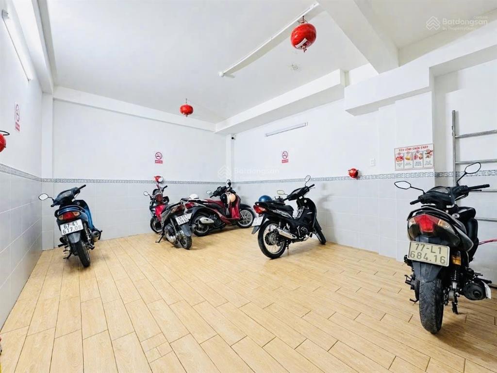 Căn hộ dịch vụ thu nhập 50 triệu/tháng ngay đại học văn lang  hxh 6m thông  5 tầng 15 phòng full