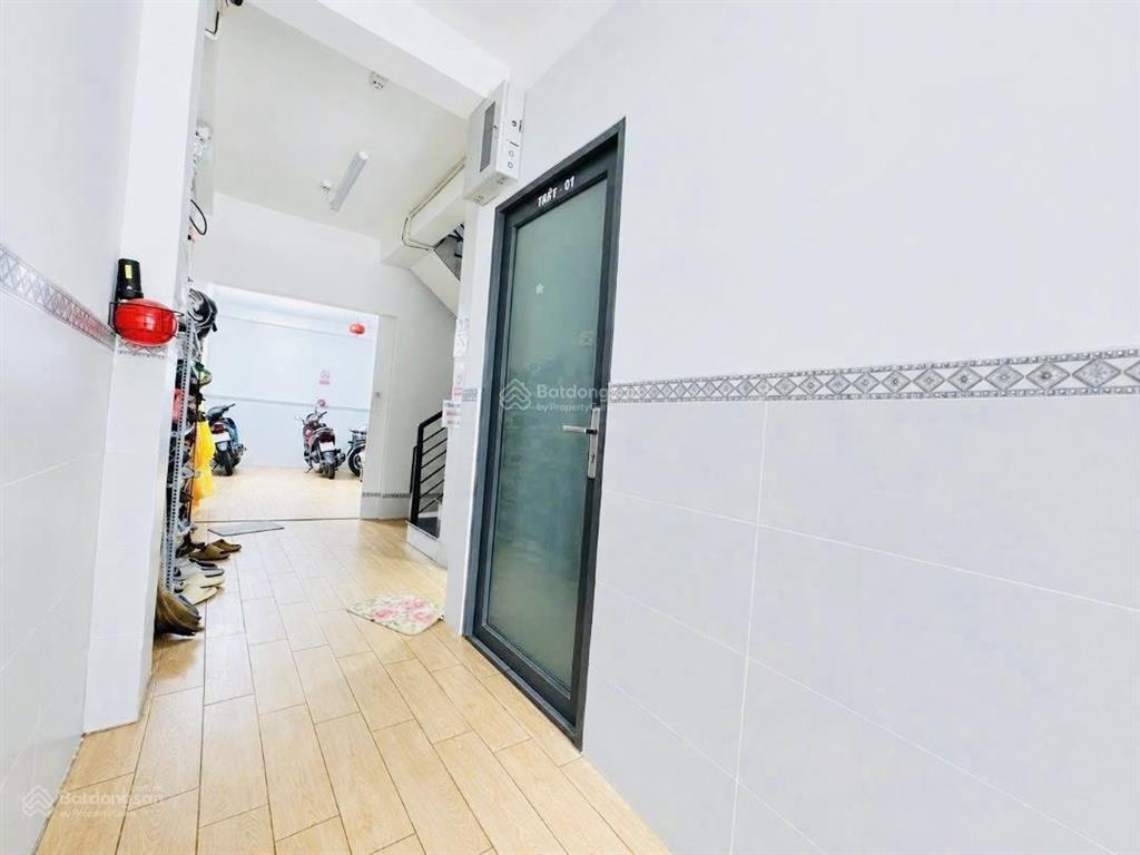 Căn hộ dịch vụ thu nhập 50 triệu/tháng ngay đại học văn lang  hxh 6m thông  5 tầng 15 phòng full