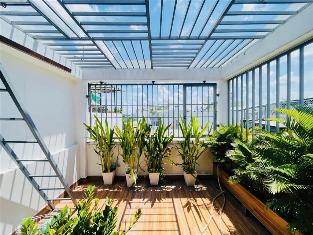 Nhà hẻm 5m thông xe hơi  dt 4m x 20m  3 tầng  4pn  chỉ hơn 9 tỷ còn tl!