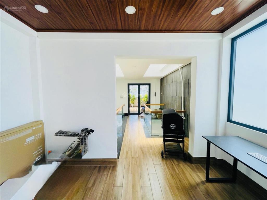 Nhà hẻm 5m thông xe hơi  dt 4m x 20m  3 tầng  4pn  chỉ hơn 9 tỷ còn tl!