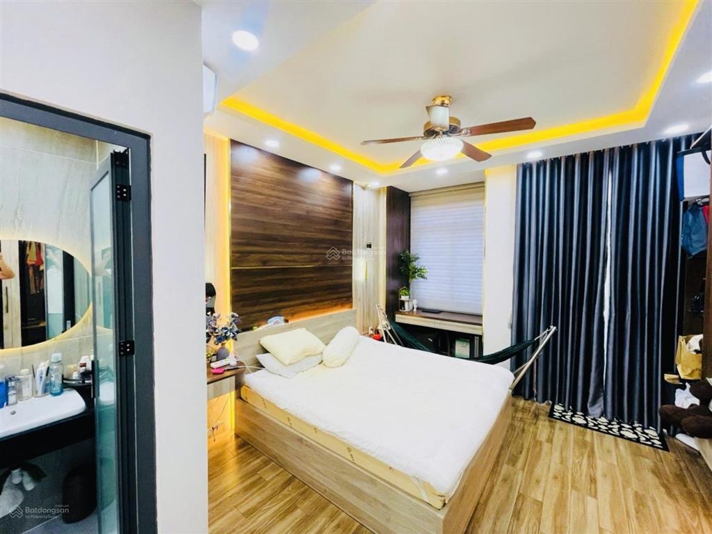 Nhà hẻm 5m thông xe hơi  dt 4m x 20m  3 tầng  4pn  chỉ hơn 9 tỷ còn tl!