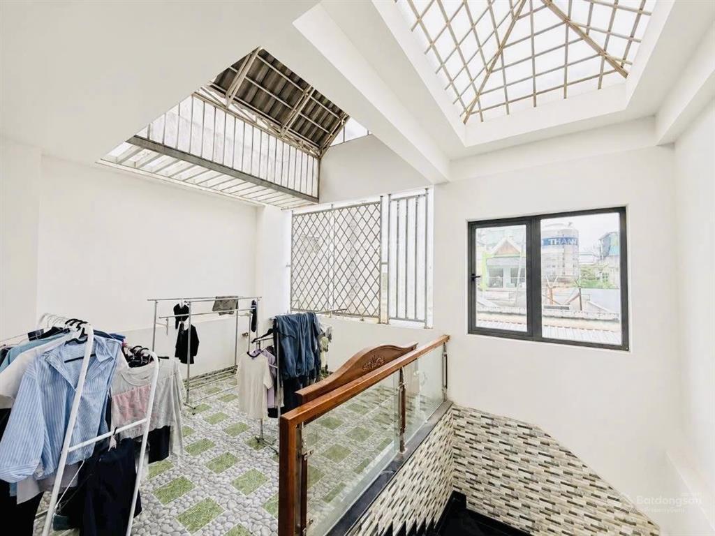 Chỉ 8,9 tỷ 60m2 nhà dt đẹp 5,92 x 10,5m, đường nguyễn kiệm gần chợ tsn  4pn, 4 tầng hxh thông