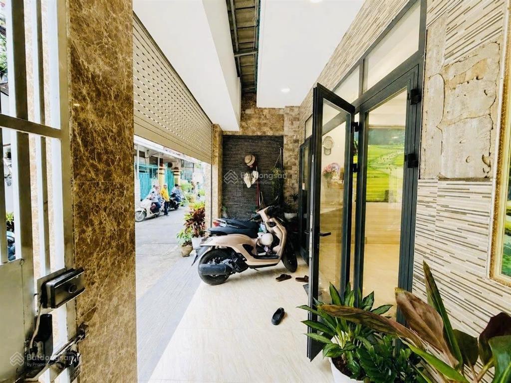 Chỉ 8,9 tỷ 60m2 nhà dt đẹp 5,92 x 10,5m, đường nguyễn kiệm gần chợ tsn  4pn, 4 tầng hxh thông