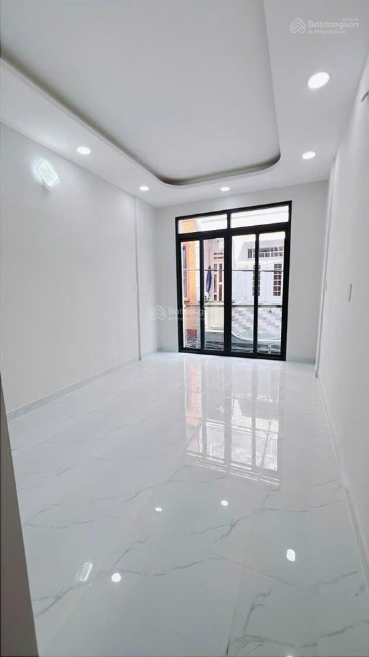 Nhà mới 4 tầng  trung tâm quận 4  khu ẩm thực 20 thước  chỉ 5.5 tỷ