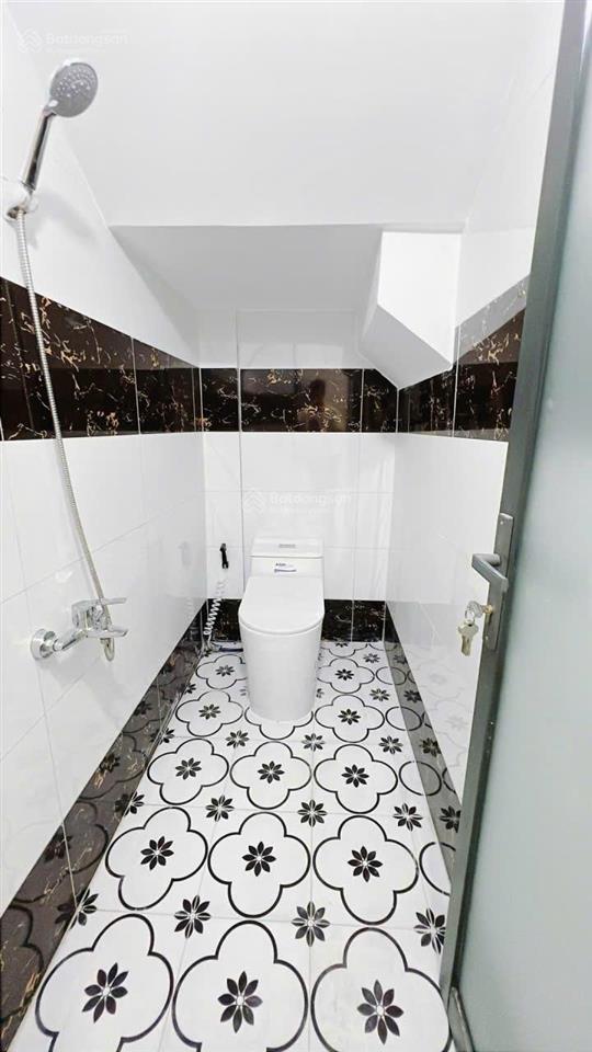 Nhà mới 4 tầng  trung tâm quận 4  khu ẩm thực 20 thước  chỉ 5.5 tỷ