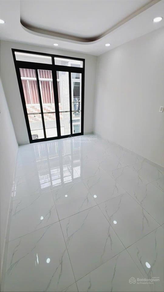 Nhà mới 4 tầng  trung tâm quận 4  khu ẩm thực 20 thước  chỉ 5.5 tỷ