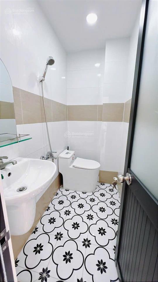 Nhà mới 4 tầng  trung tâm quận 4  khu ẩm thực 20 thước  chỉ 5.5 tỷ