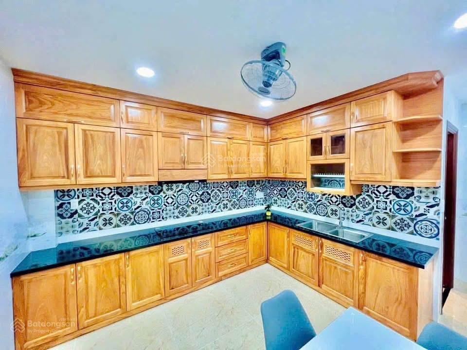 Căn hộ dịch vụ 1/tl10 giáp khu tên lửa ngay khu ponchen, nhà 5 tầng 8pn, chỉ 6 tỷ nhỉnh xíu xiu