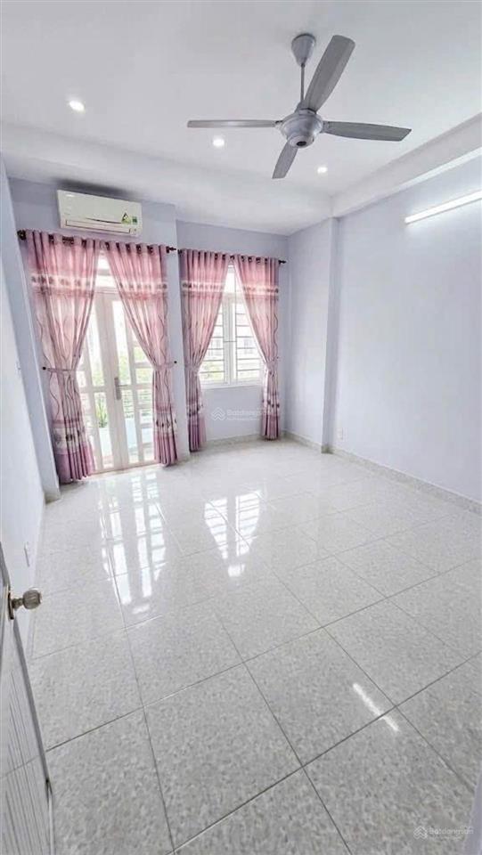 Chủ gấp bán nhà 3 tầng giáp aeon tân phú, hẻm xe tải thông, chỉ nhỉnh 5 tỷ