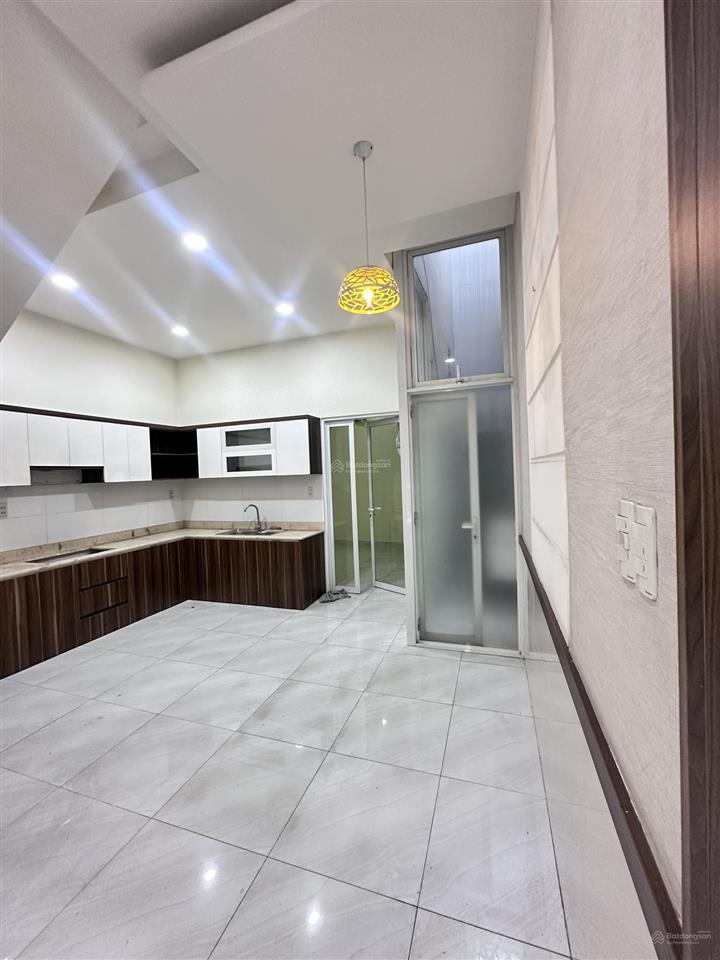 Bán nhà 3tầng ngang 5mx15m, trong khu dân trí giáp tân phú chỉ hơn 5đ