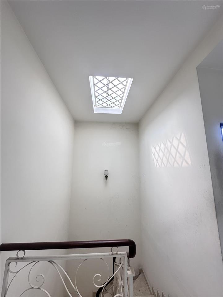Bán nhà 3tầng ngang 5mx15m, trong khu dân trí giáp tân phú chỉ hơn 5đ