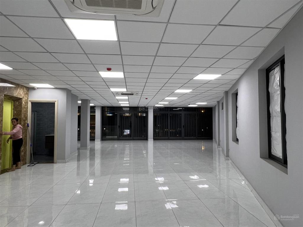 Mặt bằng thuê nguyên căn ngay trung tâm quận tân phú  sang, xịn, mới toanh