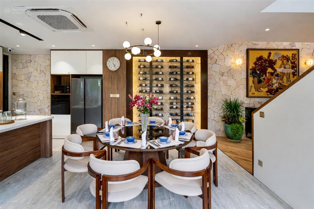 Cho thuê villa sân vườn hồ bơi cao cấp quận 9  diện tích sử dụng lên tới 1000m²
