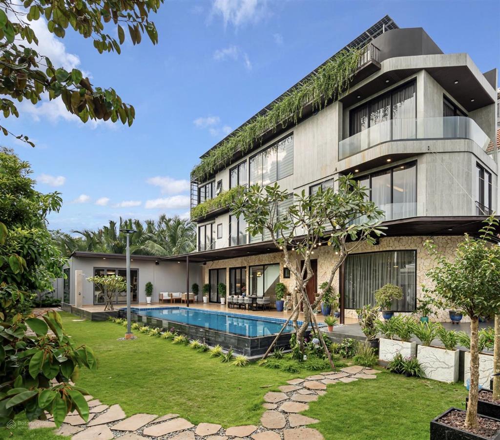 Cho thuê villa sân vườn hồ bơi cao cấp quận 9  diện tích sử dụng lên tới 1000m²
