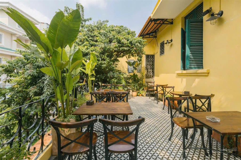 Góc 2 mặt tiền trục đường chính trung tâm quận 1  diện tích sử dụng lên tới 300m2