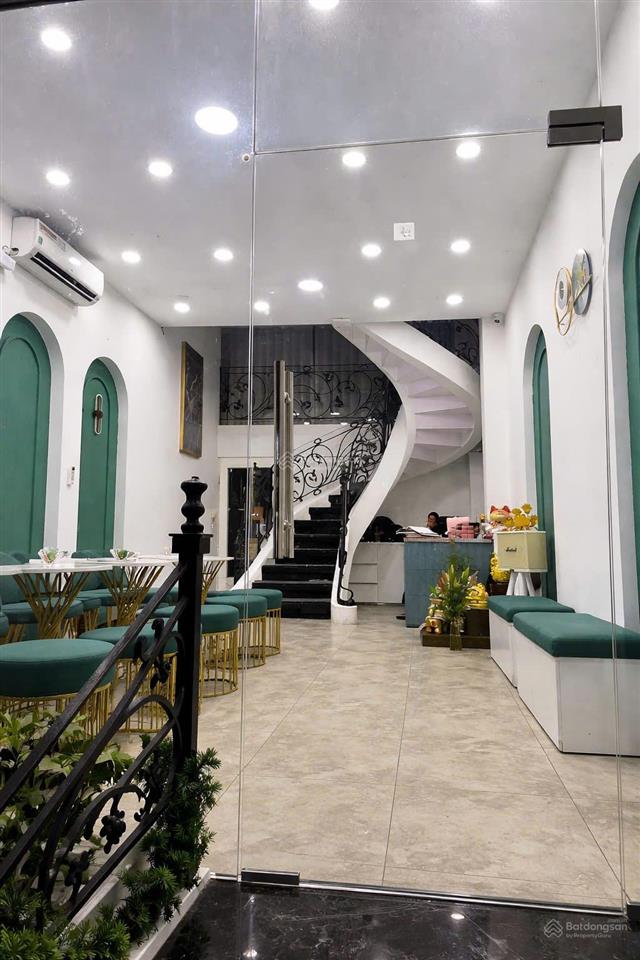 Mặt bằng kinh doanh ngay trung tâm quận 1  diện tích lên tới 300m2