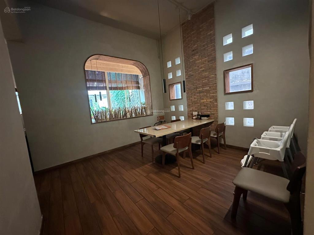 Cho thuê mặt bằng ngay trung tâm thảo điền, quận 2. diện tích 1300m2