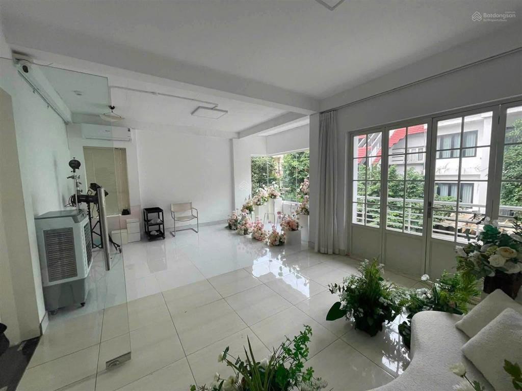 Cho thuê mặt bằng ngay trung tâm phú nhuận  diện tích sử dụng 500m2