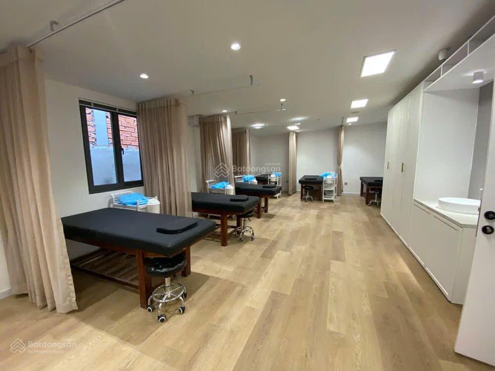 Cho thuê nguyên tòa ngay trung tâm quận 1  diện tích 700m2
