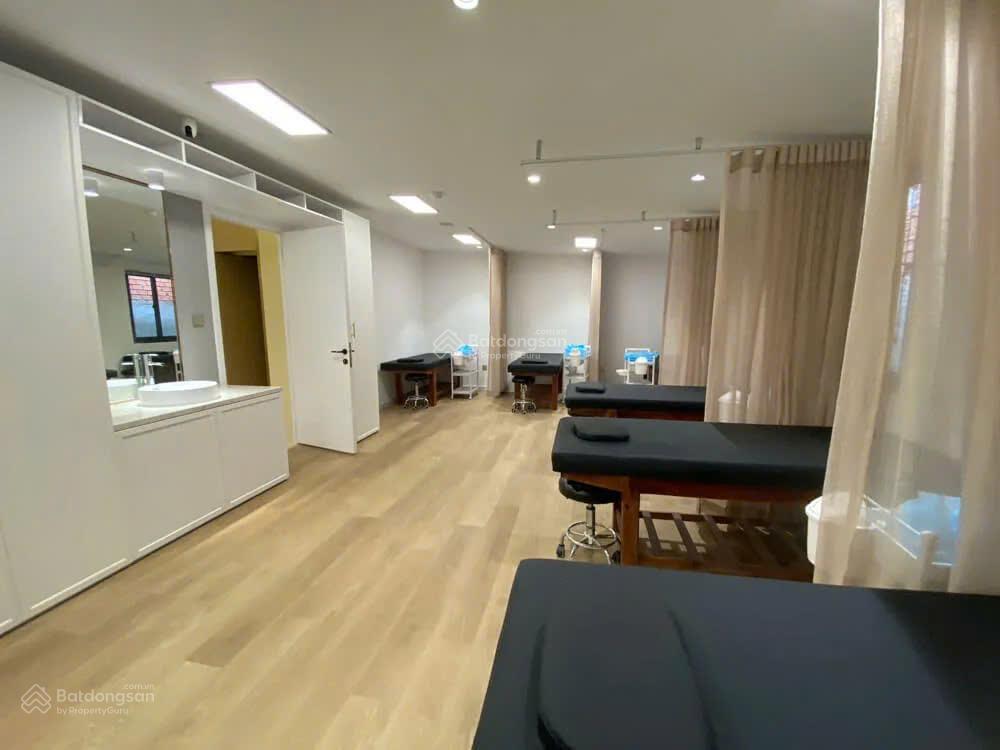 Cho thuê nguyên tòa ngay trung tâm quận 1  diện tích 700m2