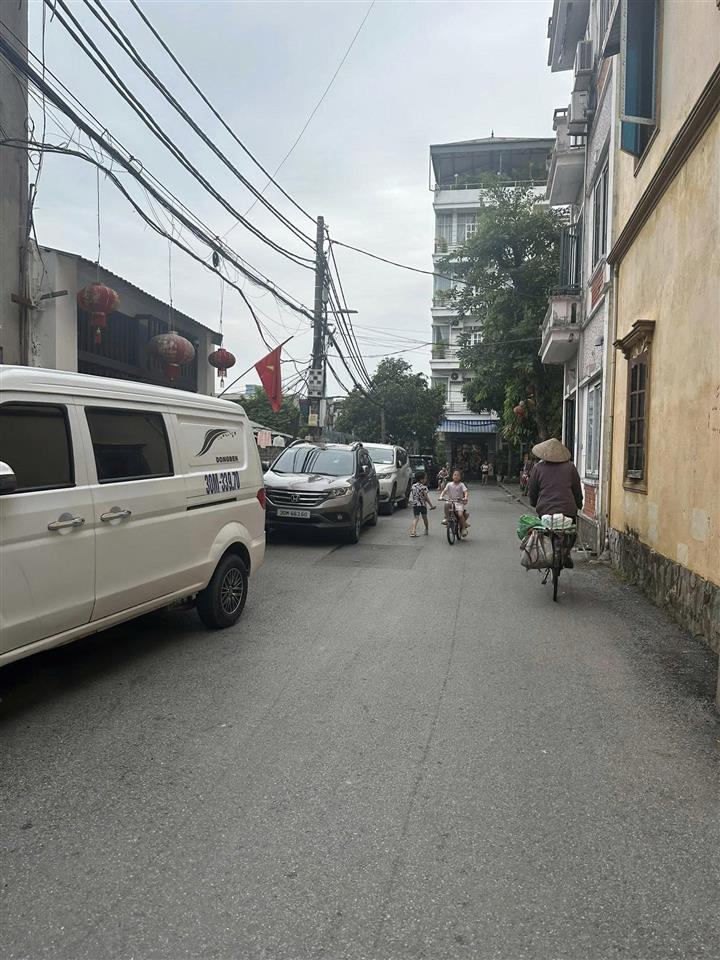 NHÀ NÀY Ở TÂY HỒ, NHIỀU NGƯỜI ĐI QUA MÀ KHÔNG BIẾT BÊN TRONG CÓ 6 NGỦ.