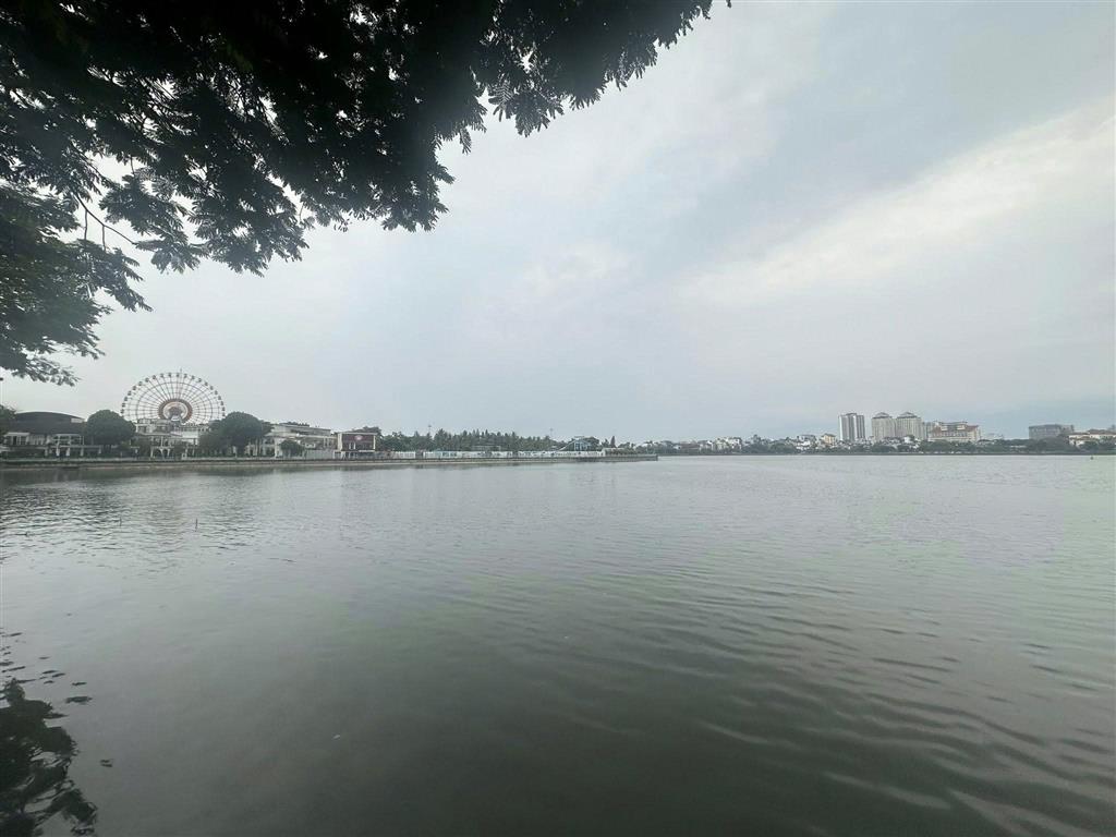 NHÀ NÀY Ở TÂY HỒ, NHIỀU NGƯỜI ĐI QUA MÀ KHÔNG BIẾT BÊN TRONG CÓ 6 NGỦ.