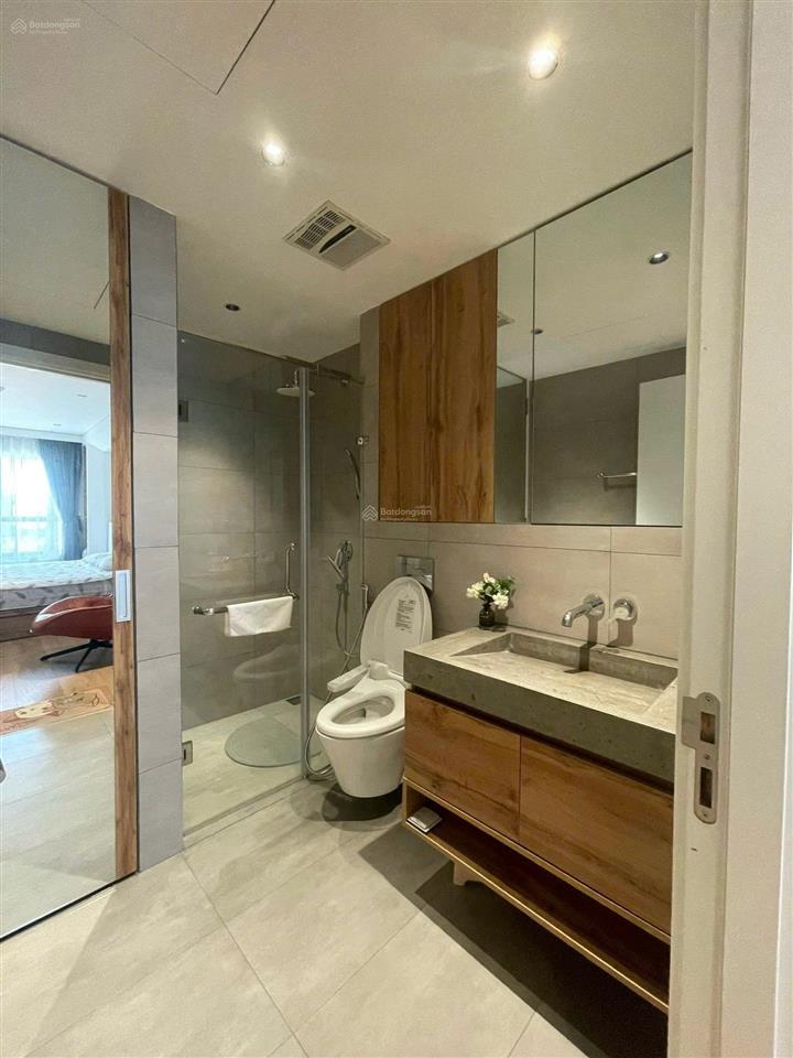 Chính chủ cho thuê căn 3pn rộng 102m2 tại cc kosmo tây hồ, giá 18tr/tháng, vào được ngay
