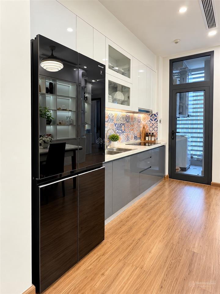 Cho thuê cc vinhomes metropolis  liễu giai, giá 23 triệu, 80m2, 2pn 2wc, đầy đủ tiện ích