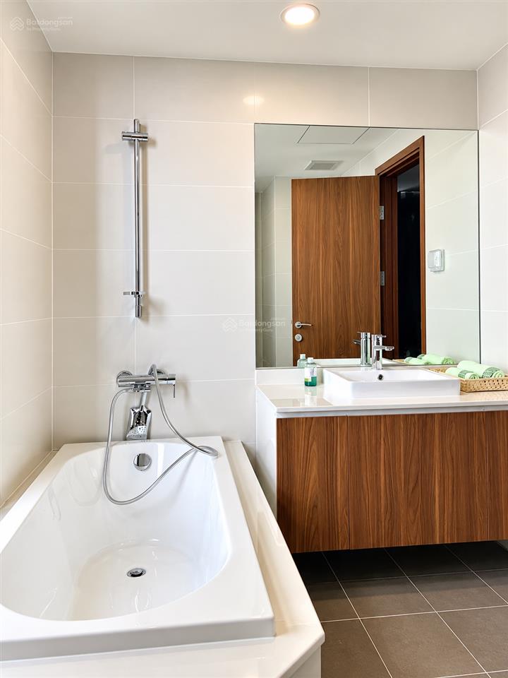 Em cho thuê căn 3pn rộng 150m full đồ tại discovery, giá chỉ 22 triệu/tháng, vào được luôn