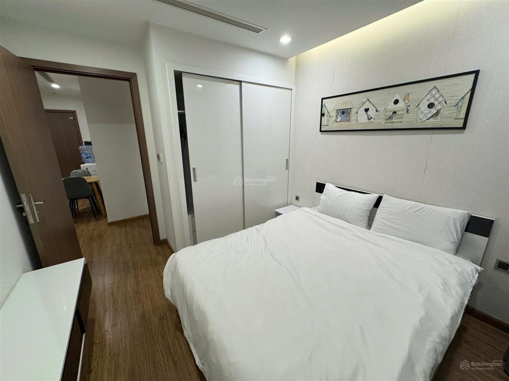 Chính chủ cho thuê căn 2pn rộng 80m tại vinhomes metropolis  liễu giai, giá 24 triệu, vào luôn