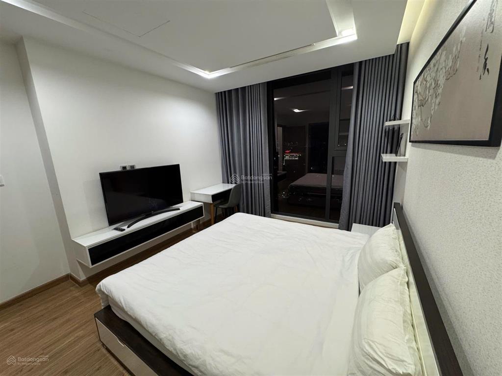Chính chủ cho thuê căn 2pn rộng 80m tại vinhomes metropolis  liễu giai, giá 24 triệu, vào luôn