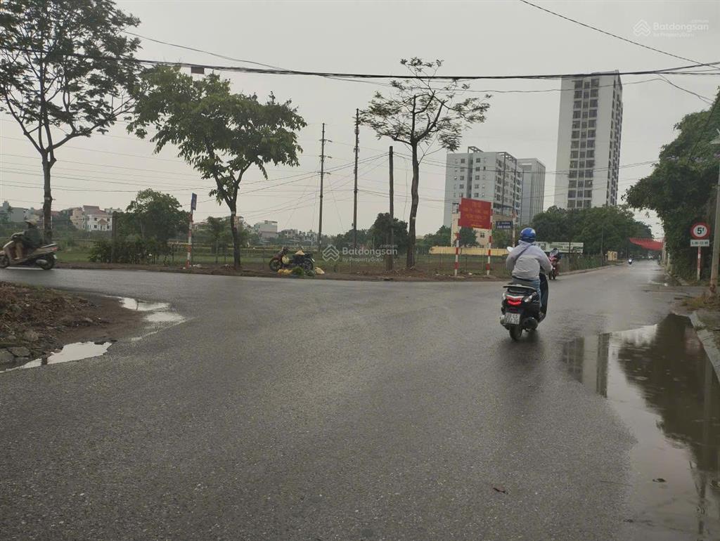 Siêu phẩm đất đại cát, hiếm có khó gặp, sổ vuông, không qh, ngõ oto, cách 1 nhà ra đường ô tô tránh