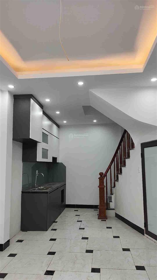 Cho thuê ở ngay phố nhổn 25m vuông đầy đủ nội thất , thang máy, ô tô đỗ cửa