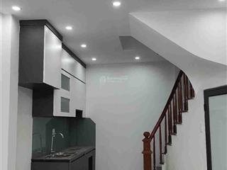 Cho thuê ở ngay phố nhổn 25m vuông đầy đủ nội thất , thang máy, ô tô đỗ cửa
