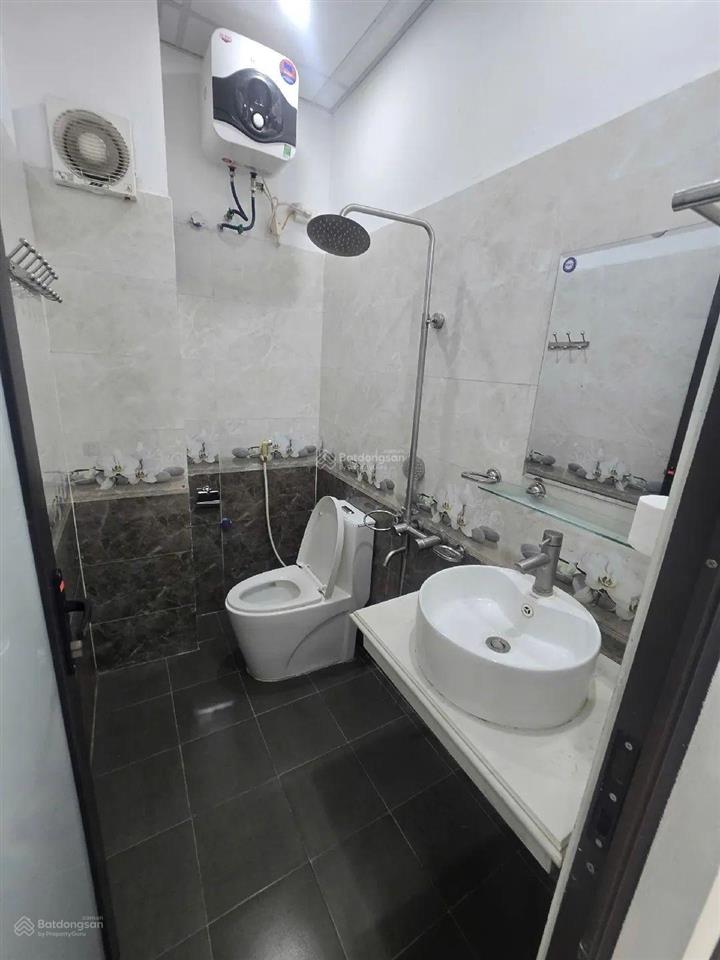Cho thuê ở ngay phố nhổn 25m vuông đầy đủ nội thất , thang máy, ô tô đỗ cửa