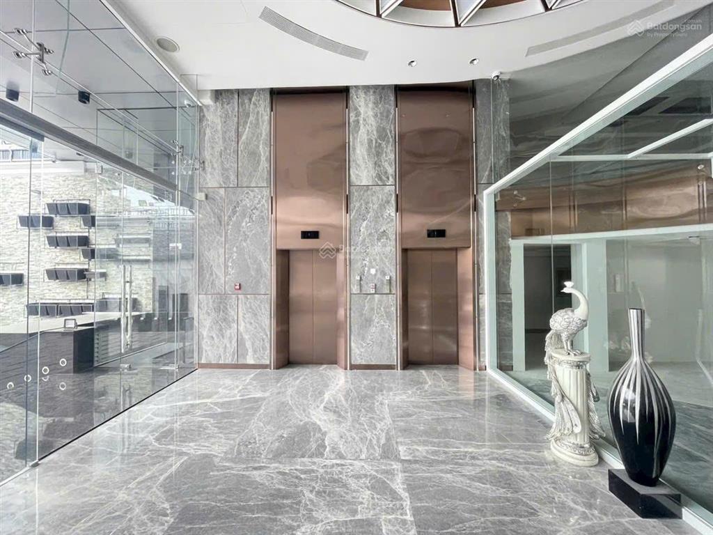 Cho thuê văn phòng cao cấp quận 3 diện tích 200m2 lầu 9 chỉ 110 triệu/tháng đã bao gồm pql