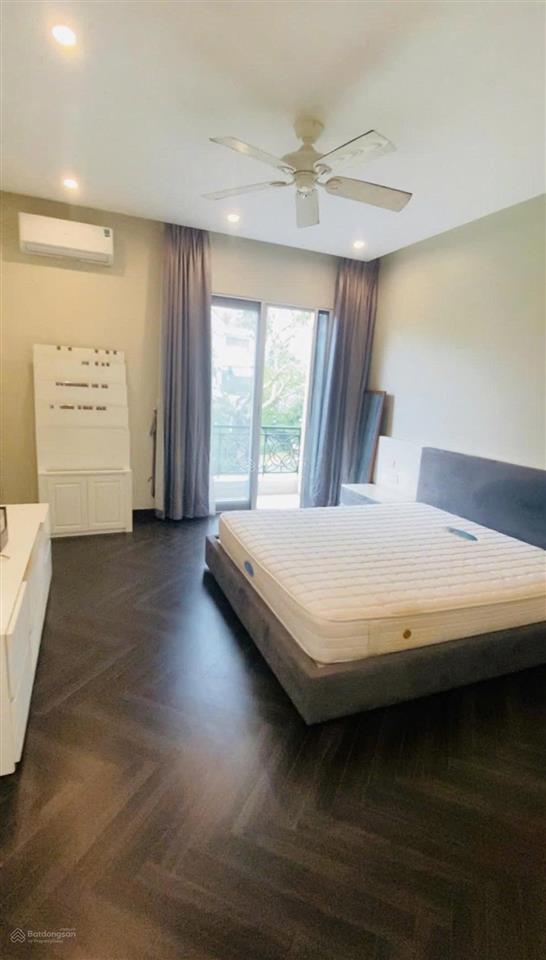 Cho thuê biệt thự hoa sữa view sông full nội thất vinhomes riverside 45 triệu đồng/tháng