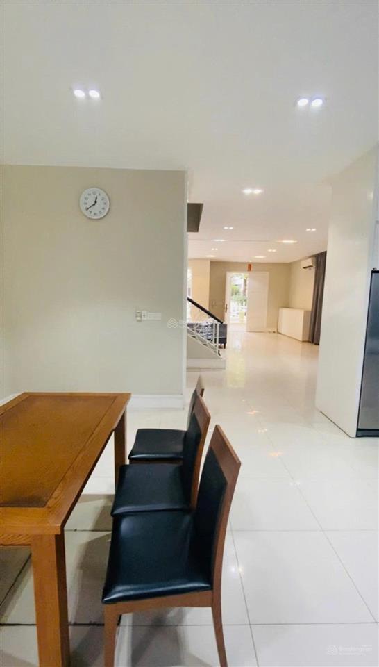 Cho thuê biệt thự hoa sữa view sông full nội thất vinhomes riverside 45 triệu đồng/tháng