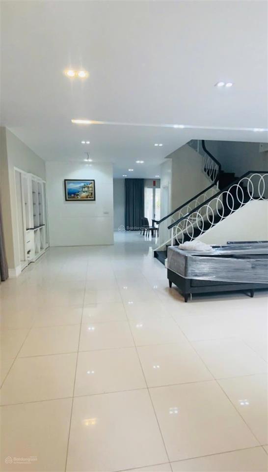 Cho thuê biệt thự hoa sữa view sông full nội thất vinhomes riverside 45 triệu đồng/tháng